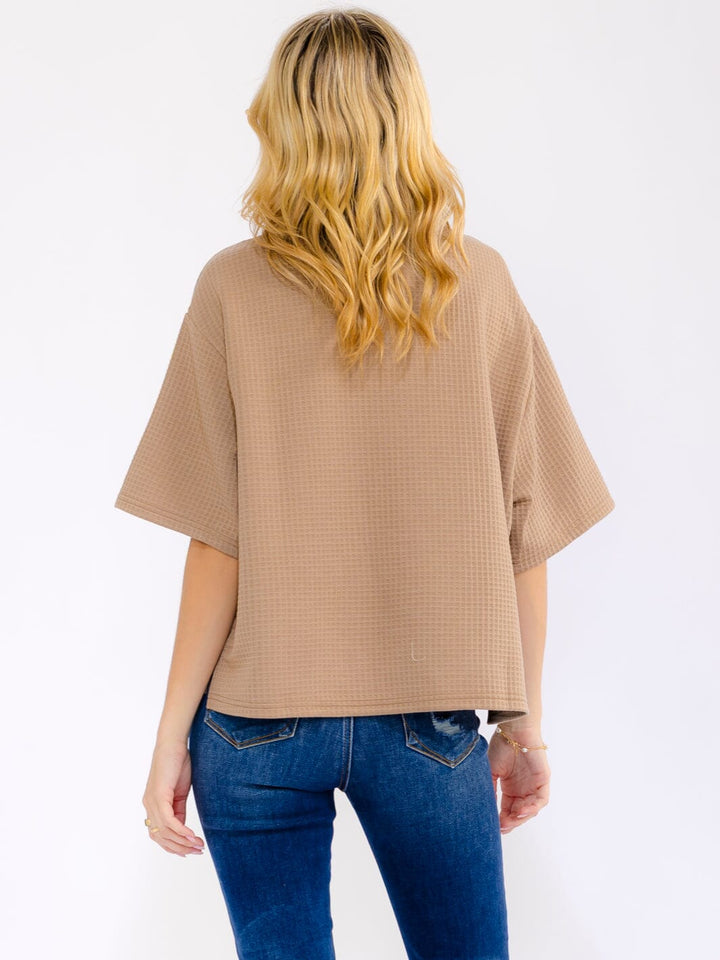 WOMEN'S SHORT SLEEVE V-NECK COLLAR WAFFLE BLOUSE