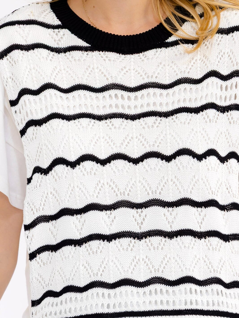 WOMEN'S SHORT SLEEVE KNIT CONTRAST STRIPES BLOUSE