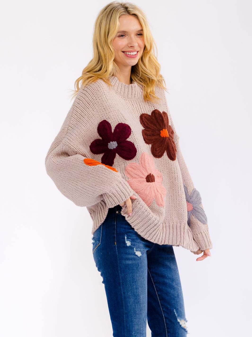WOMEN'S LONG SLEEVE KNITTED FLOWERS PULLOVER SWEATER