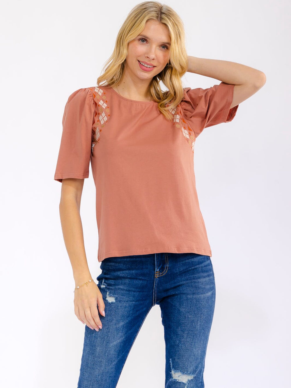 WOMEN'S SHORT SLEEVE STITCHED DETAILED SOLID BLOUSE