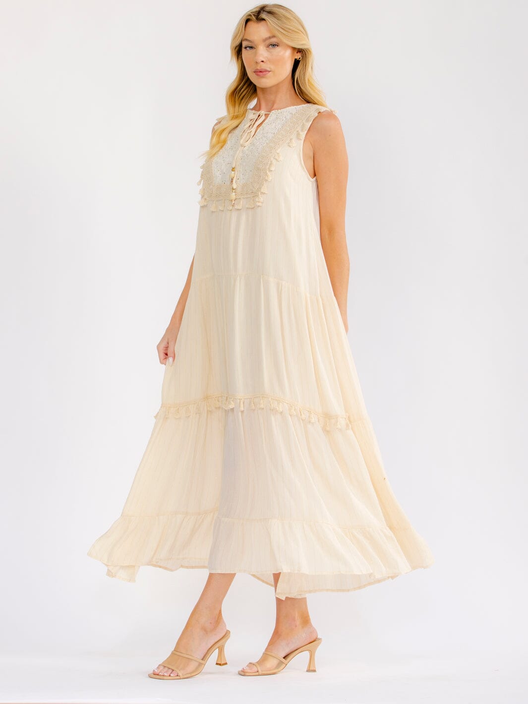 WOMEN'S SLEEVELESS V-NECK TIERED CROCHET SHIMMER MAXI DRESS