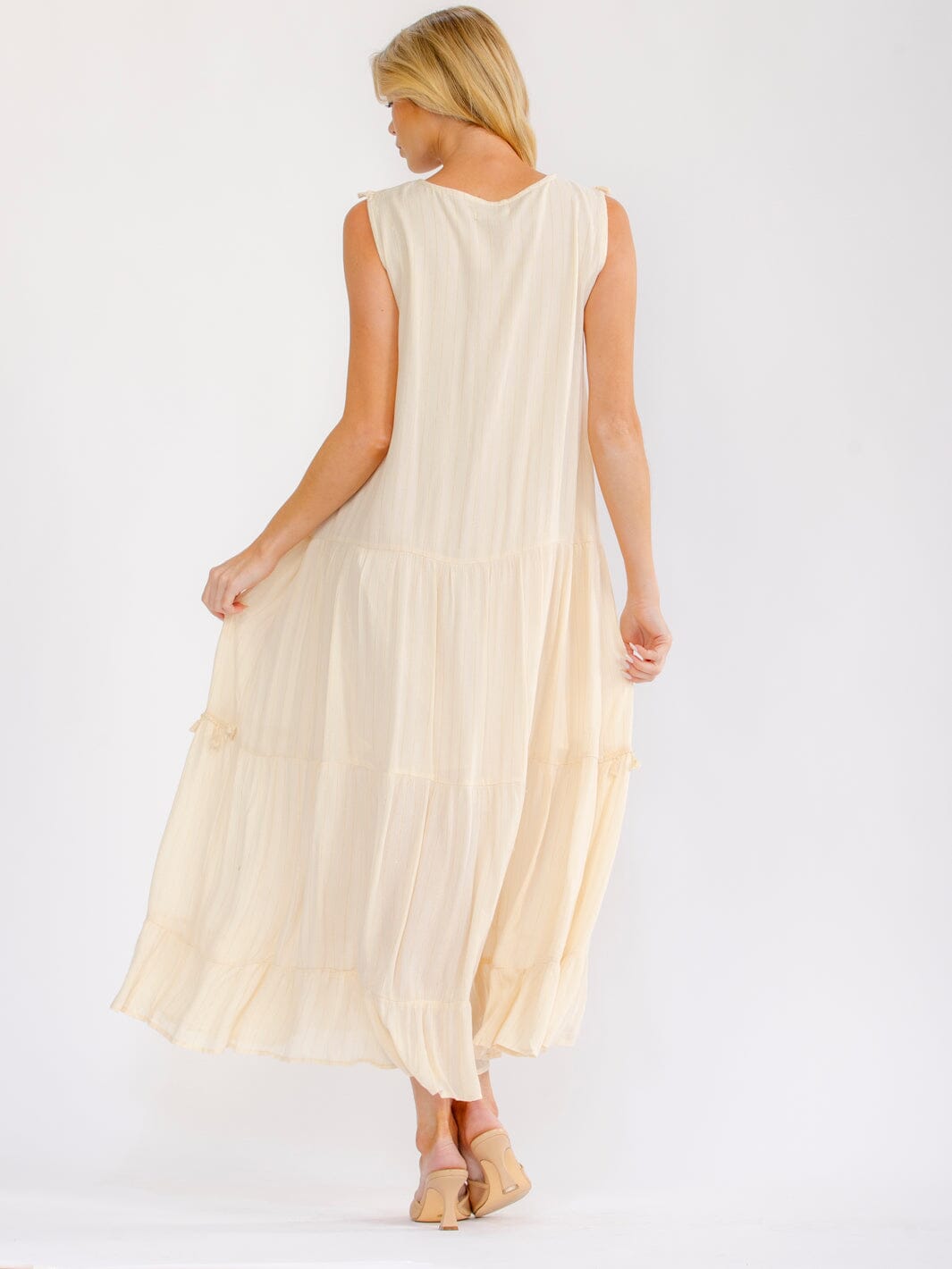 WOMEN'S SLEEVELESS V-NECK TIERED CROCHET SHIMMER MAXI DRESS