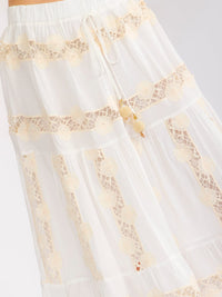 WOMEN'S ELASTIC WAIST TIERED FLOWER CROCHET MAXI SKIRT