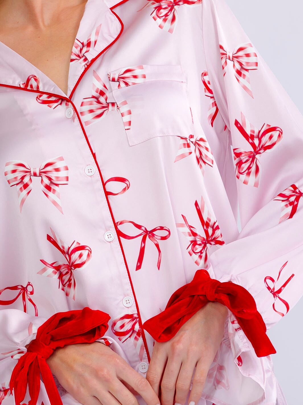 WOMEN'S LONG SLEEVE BUTTON UP FRONT POCKET HIGH-LOW BOW PRINT BLOUSE