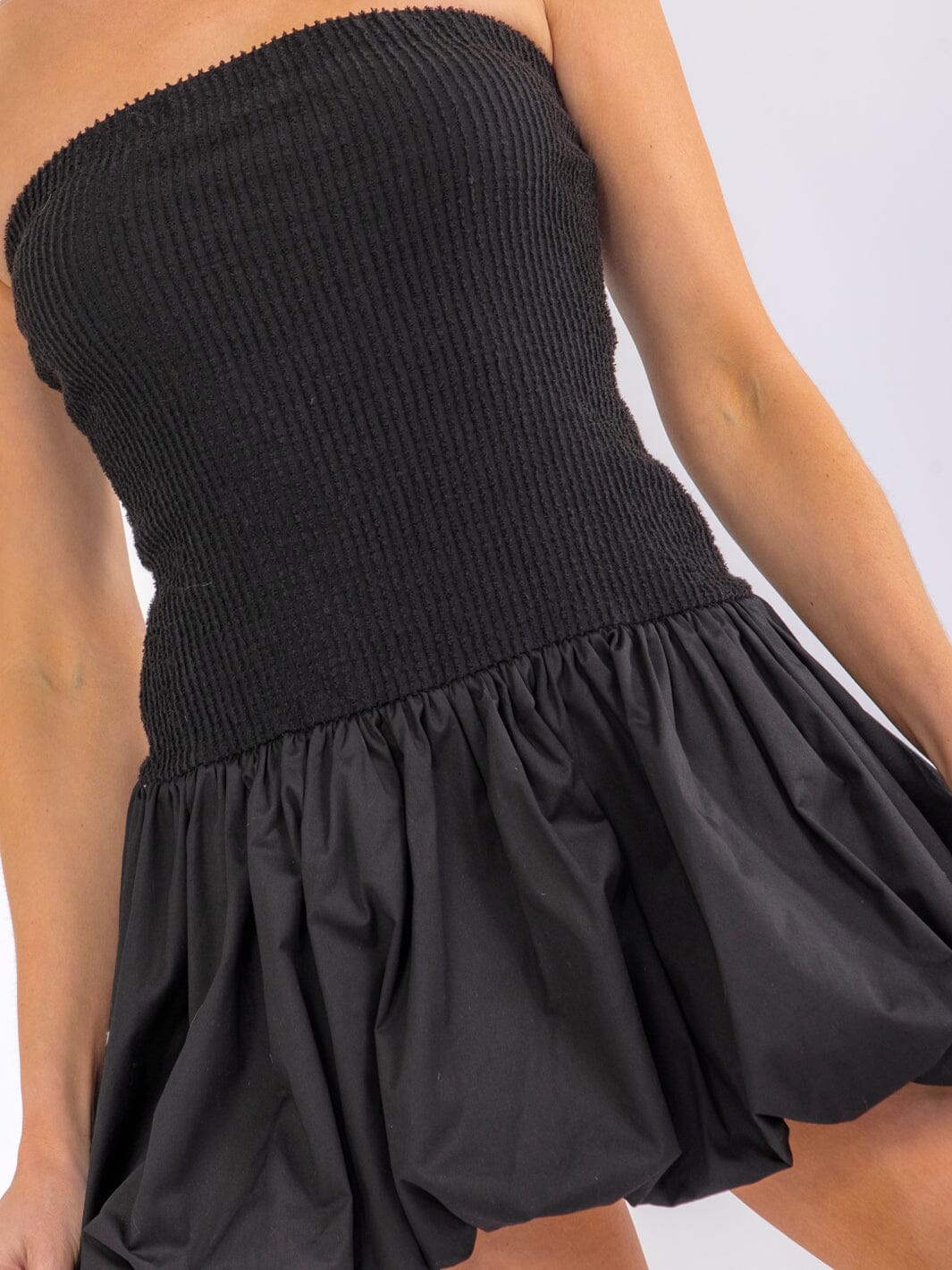 WOMEN'S SLEEVELESS SMOCK BUBBLE HEM TUBE MINI DRESS