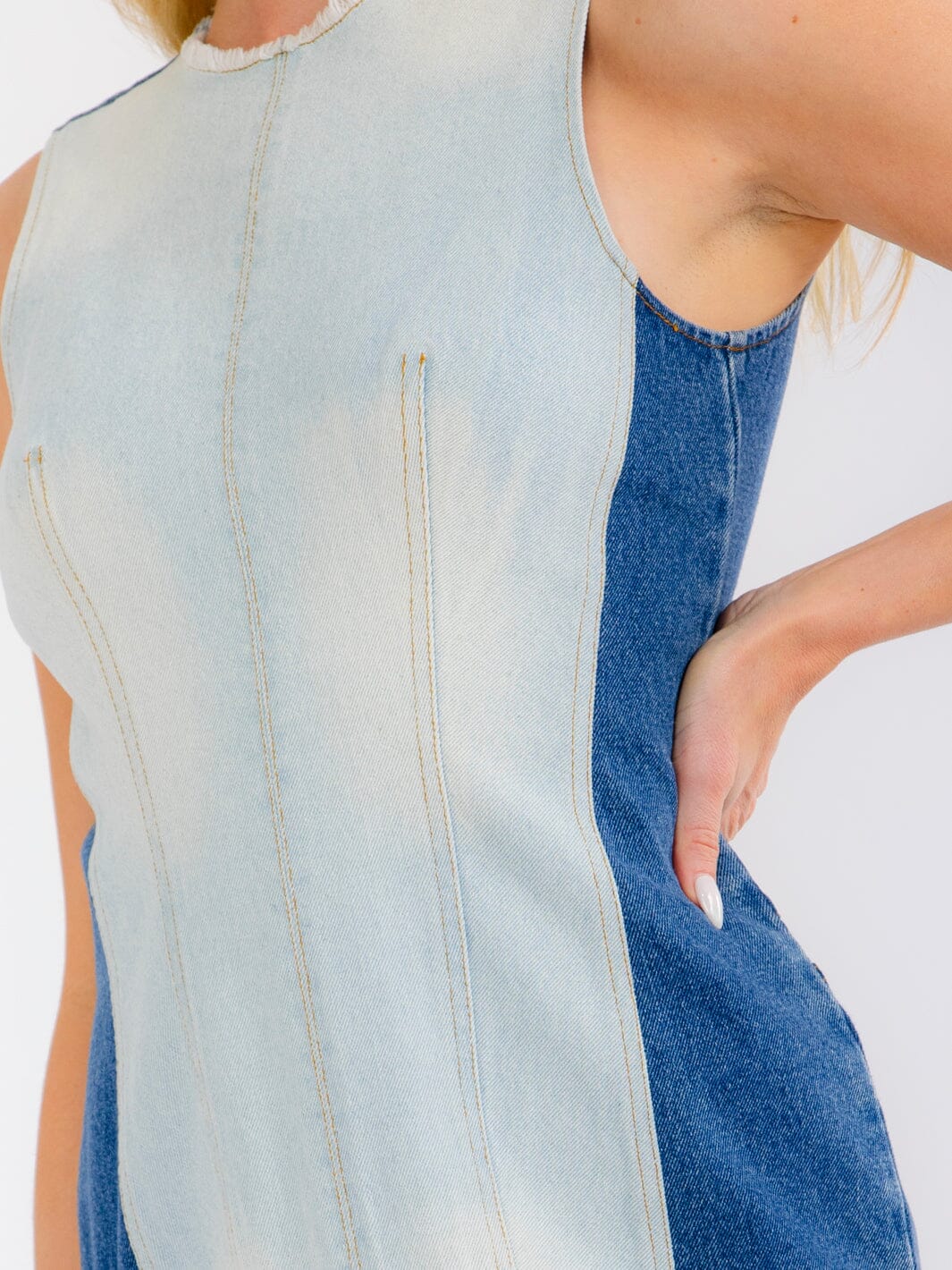 WOMEN'S SLEEVELESS TWO TONE DENIM WASHED BODYCON MINI DRESS