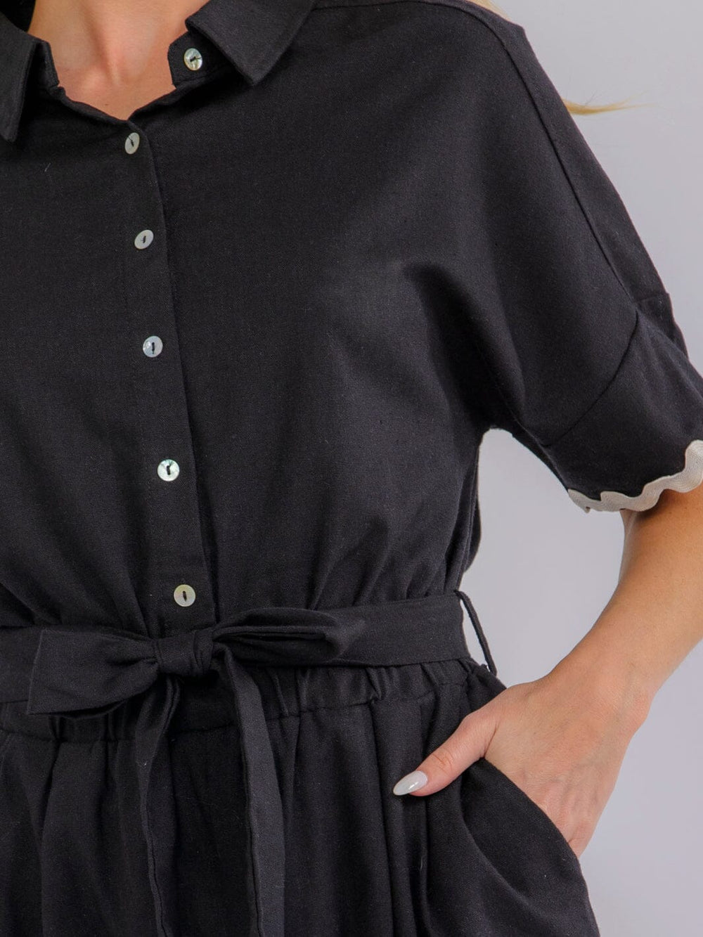 WOMEN'S SHORT SLEEVE BUTTON UP SELF TIE FRON POCKETS TRIM DETAILED LINEN ROMPER