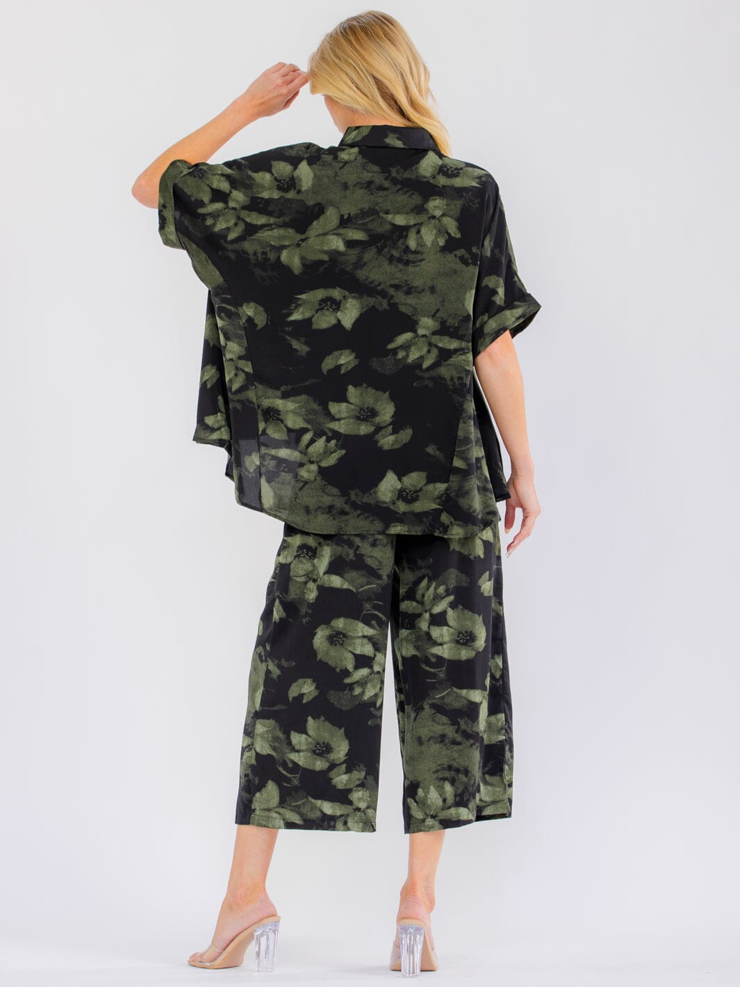 WOMEN'S SHORT SLEEVE BLOUSE & ELASTIC WAIST POCKETS CAPRI PANTS FLORAL COLORBLOCK 2PC. SET