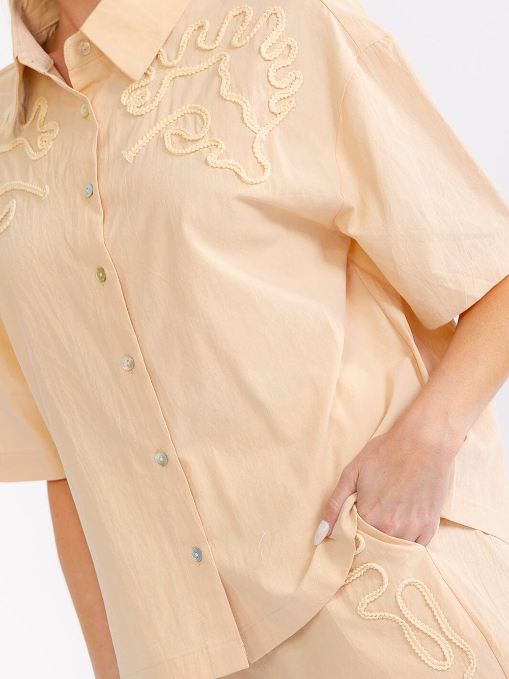 WOMEN'S SHORT SLEEVE BUTTON UP BLOUSE & ELASTIC WAIST POCKETS SHORT TRIM DETAILED 2PC. SET