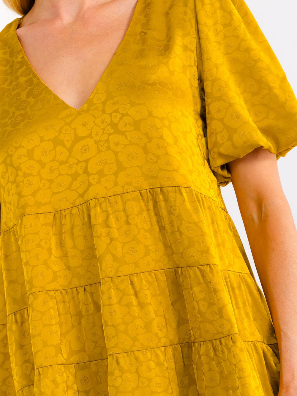 WOMEN'S SHORT PUFF SLEEVE V-NECK FIT & FLARE TIERED MINI DRESS