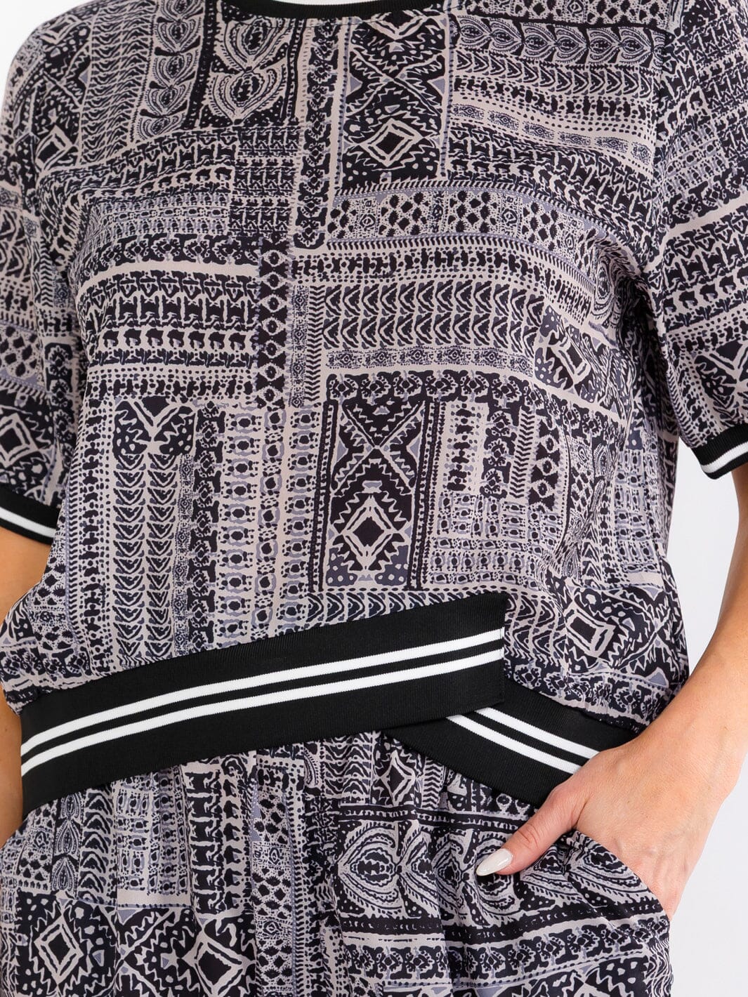 WOMEN'S SHORT SLEEVE BLOUSE & ELASTIC WAIST POCKETS CAPRI PANTS PRINT 2PC. SET