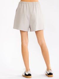 WOMEN'S ELASTIC WAIST FRONT POCKETS SHORTS