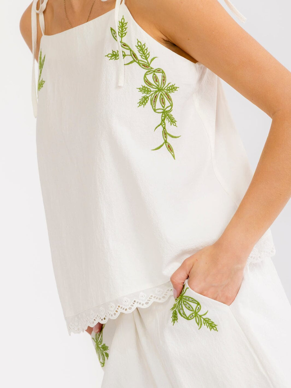 WOMEN'S SLEEVELESS TOP & ELASTIC WAIST POCKETS SHORT FLORAL EMBROIDERY 2PC. SET