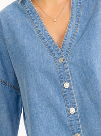 WOMEN'S SHORT BELL SLEEVE V-NECK BUTTON UP DENIM TOP