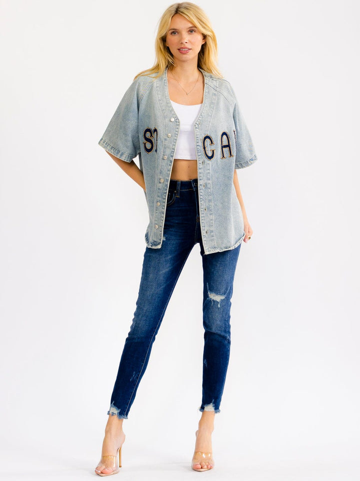 WOMEN'S SHORT SLEEVE BUTTON UP GRAPHIC WASHED DENIM TOP