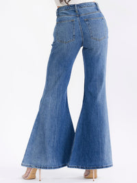 WOMEN'S BUTTON CLOSURE POCKETS BELL LEG WASHED DENIM PANTS