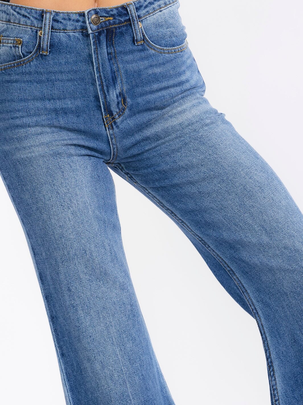 WOMEN'S BUTTON CLOSURE POCKETS BELL LEG WASHED DENIM PANTS