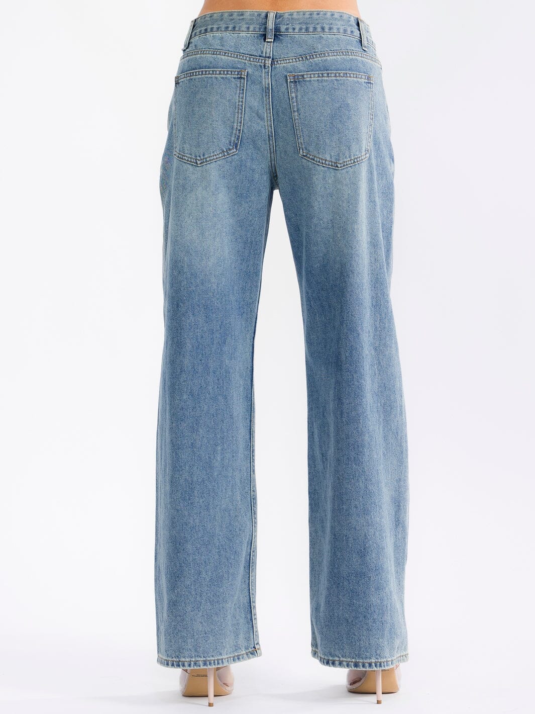 WOMEN'S BUTTON CLOSURE POCKETS STUDS DETAILED WIDE LEG WASHED DENIM PANTS