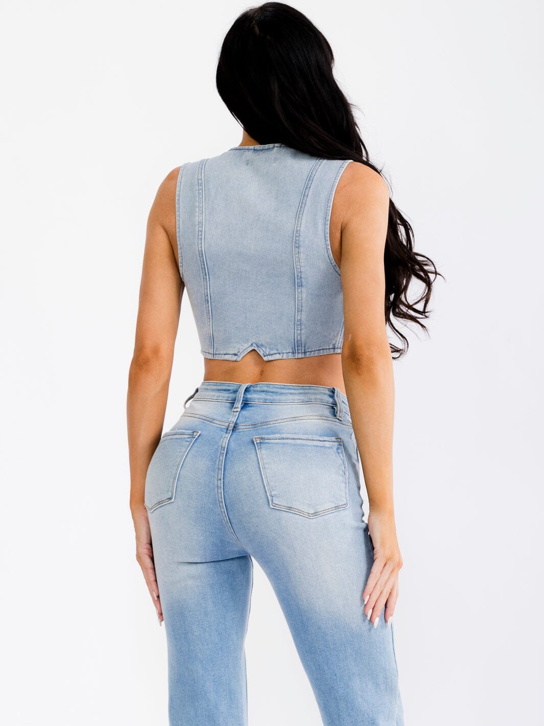 WOMEN'S SLEEVELESS V-NECK BUTTON UP DENIM CROP TOP