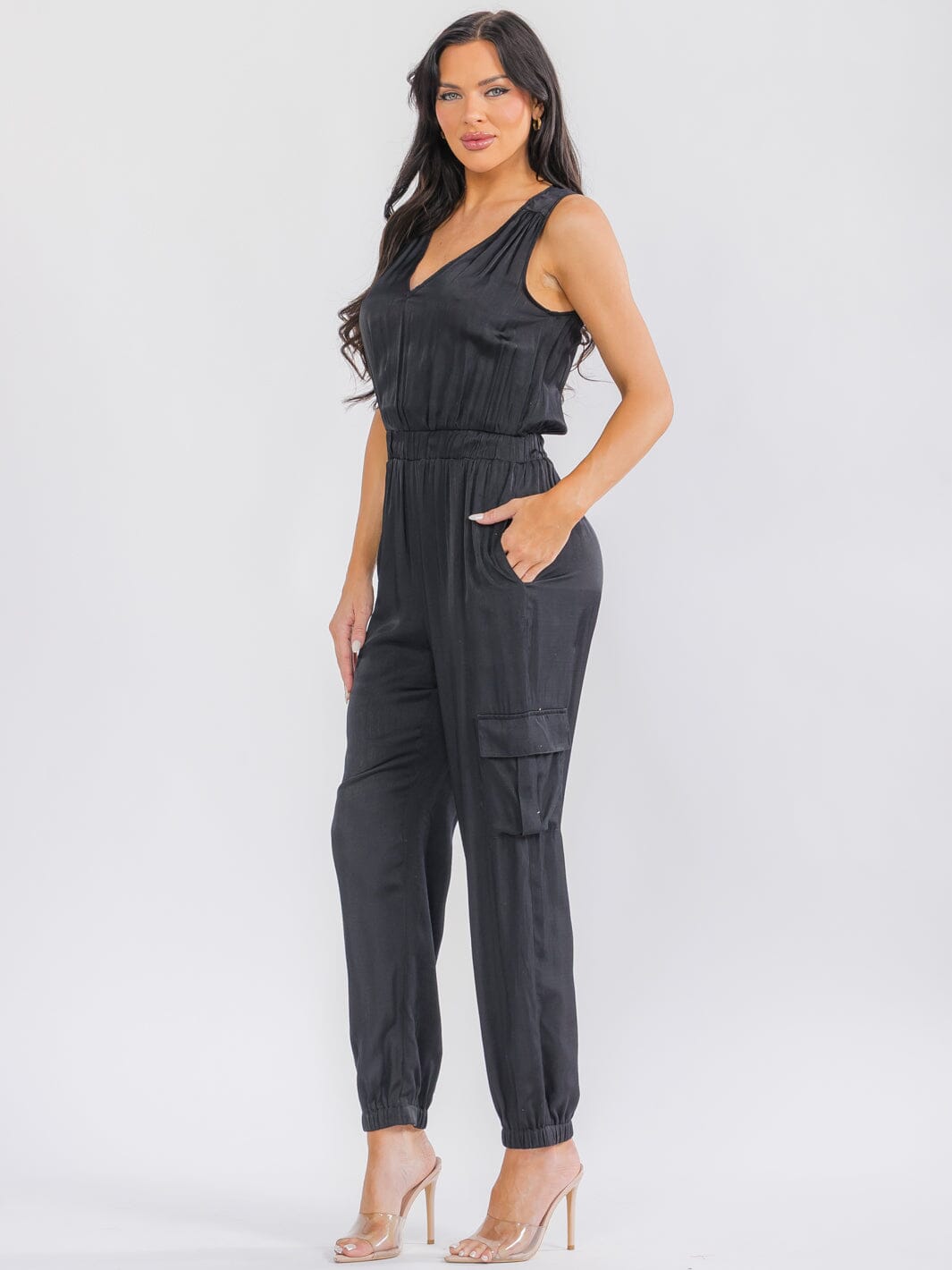 WOMEN'S SLEEVELESS V-NECK FRONT POCKETS BACK CUT OUT JOGGER LEG JUMPSUIT