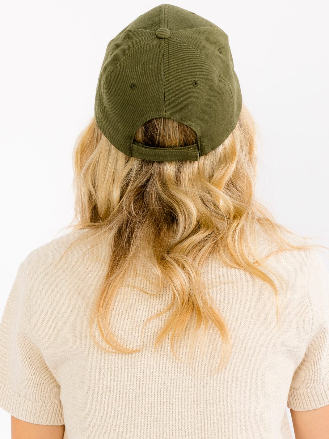 WOMEN'S SOLID ADJUSTABLE STRAP BASEBALL CAPS