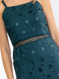 JUST ME WOMEN'S SLEEVELESS RUFFLE BOTTOM HEM CROCHET BODYCON MIDI DRESS