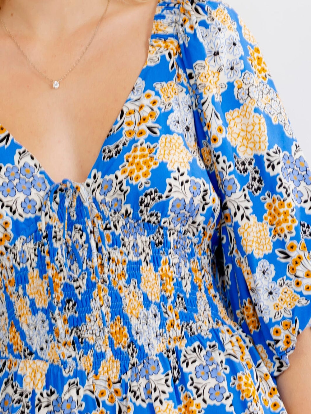 WOMEN'S SHORT SLEEVE V-NECK SMOCK WAIST TIERED FLORAL MINI DRESS