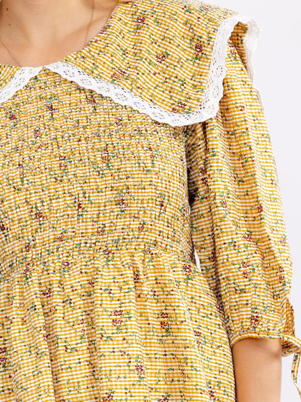 JUST ME WOMEN'S 3/4 PUFF SLEEVE FRONT POCKETS SMOCK FIT & FLARE FLORAL MINI DRESS
