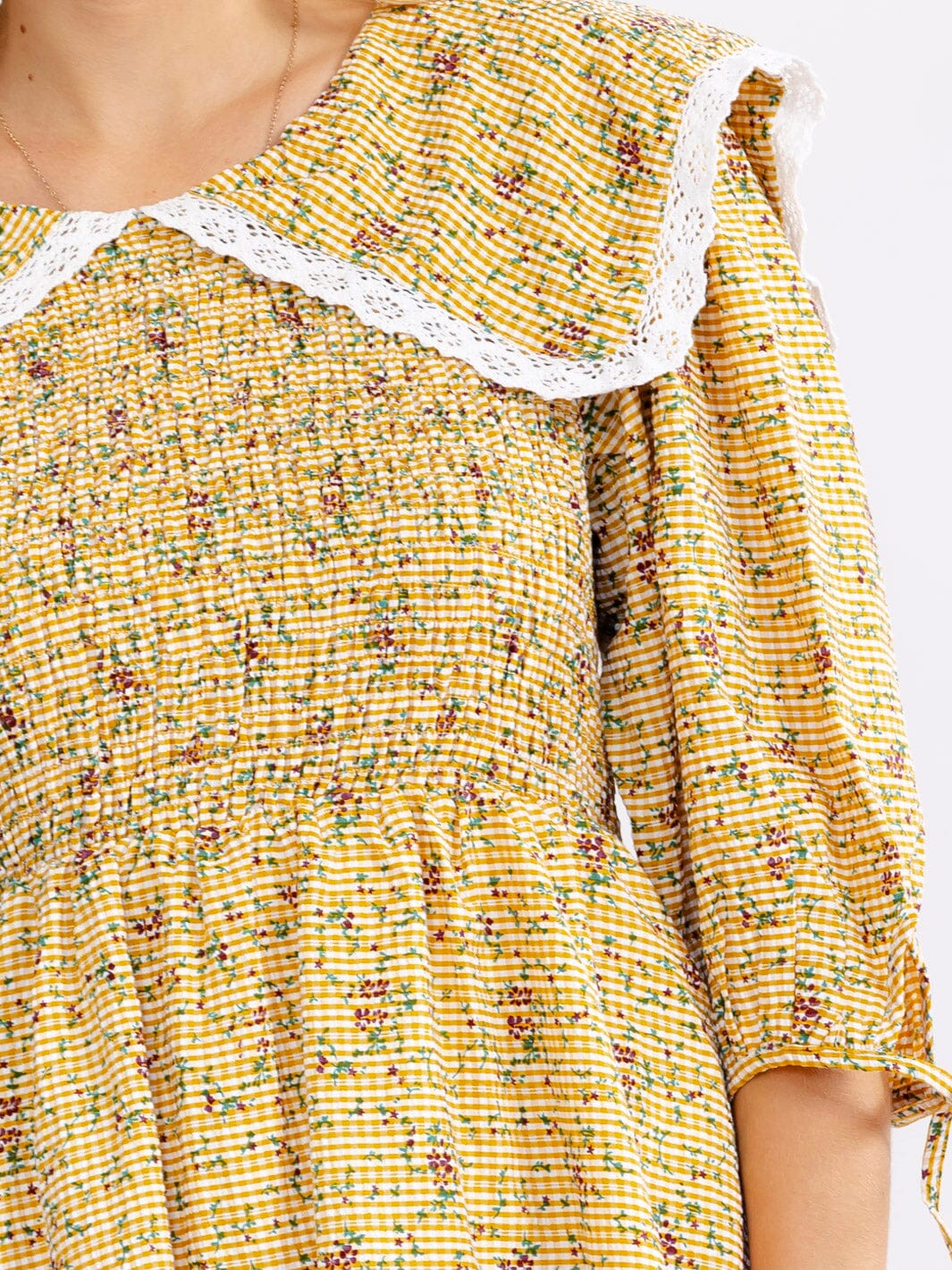 JUST ME WOMEN'S 3/4 PUFF SLEEVE FRONT POCKETS SMOCK FIT & FLARE FLORAL MINI DRESS