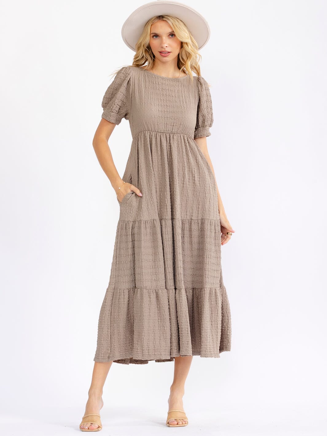 WOMEN'S SHORT SLEEVE FRONT POCKETS PARIS TEXTURE TIERED MAXI DRESS