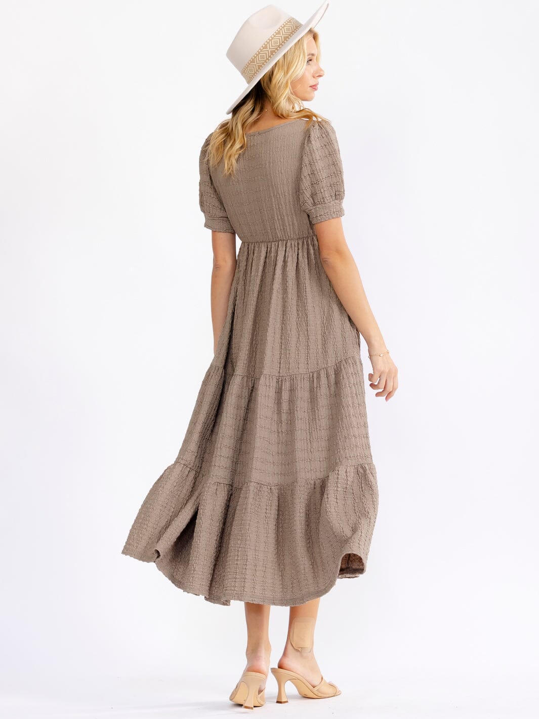WOMEN'S SHORT SLEEVE FRONT POCKETS PARIS TEXTURE TIERED MAXI DRESS