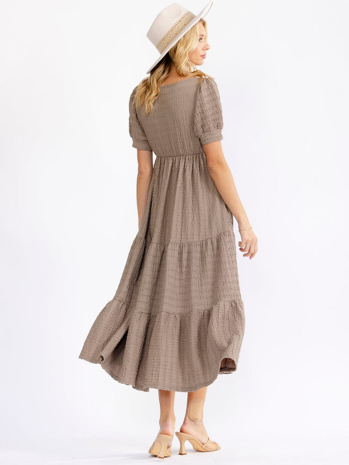 WOMEN'S SHORT SLEEVE FRONT POCKETS PARIS TEXTURE TIERED MAXI DRESS