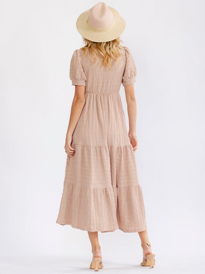WOMEN'S SHORT SLEEVE FRONT POCKETS PARIS TEXTURE TIERED MAXI DRESS