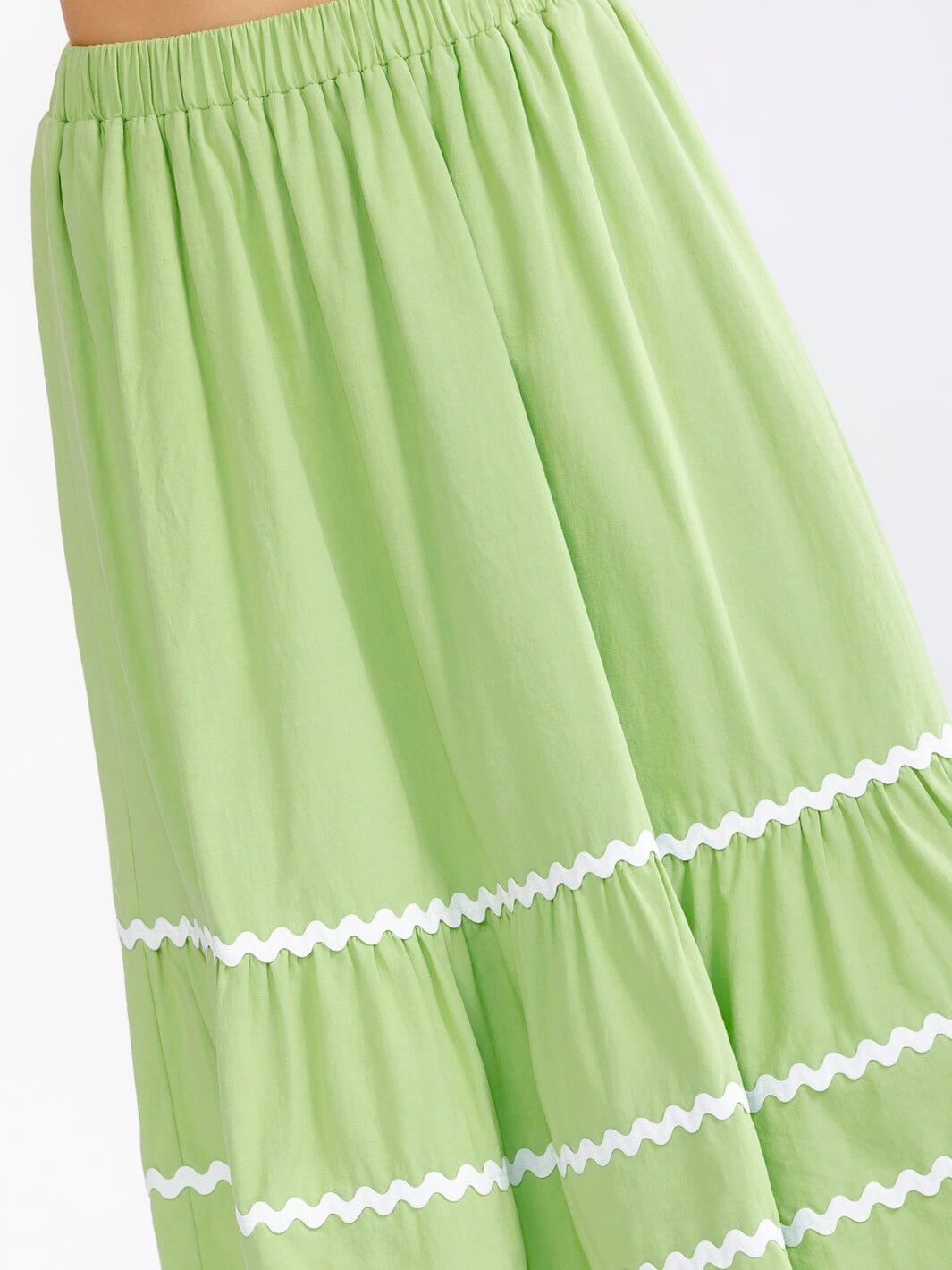 WOMEN'S ELASTIC WAIST FRONT POCKETS TRIM DETAILED FIT & FLARE MIDI SKIRT