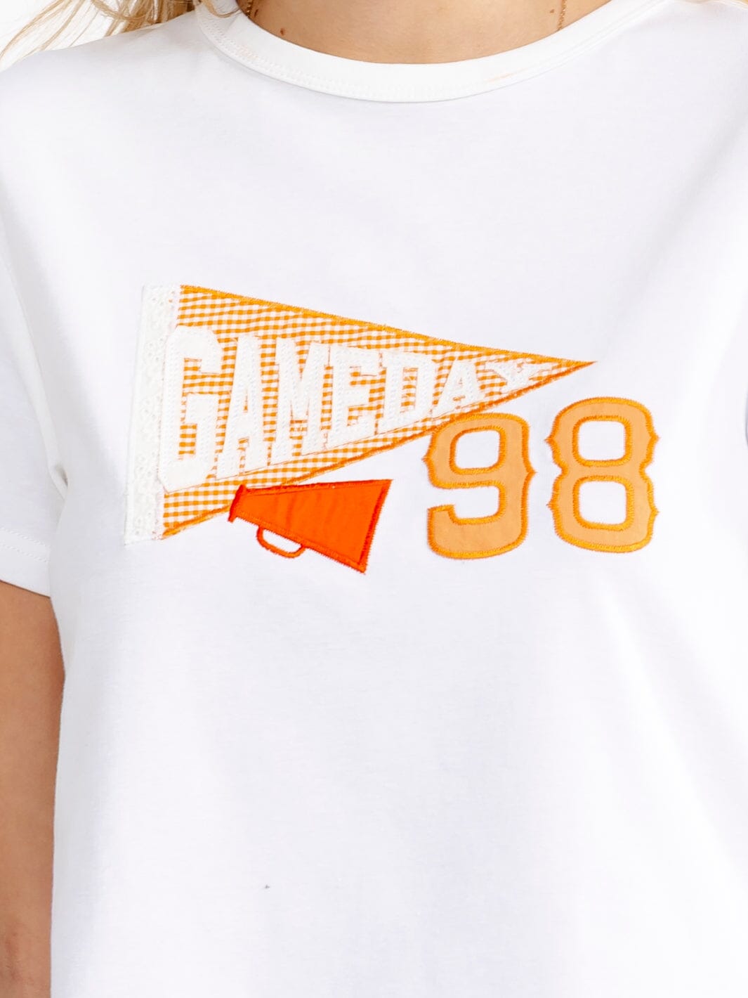 WOMEN'S SHORT SLEEVE GAMEDAY GRAPHIC TOP
