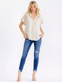 WOMEN'S SHORT SLEEVE V-NECK BUTTON UP CONTRAST BLOUSE