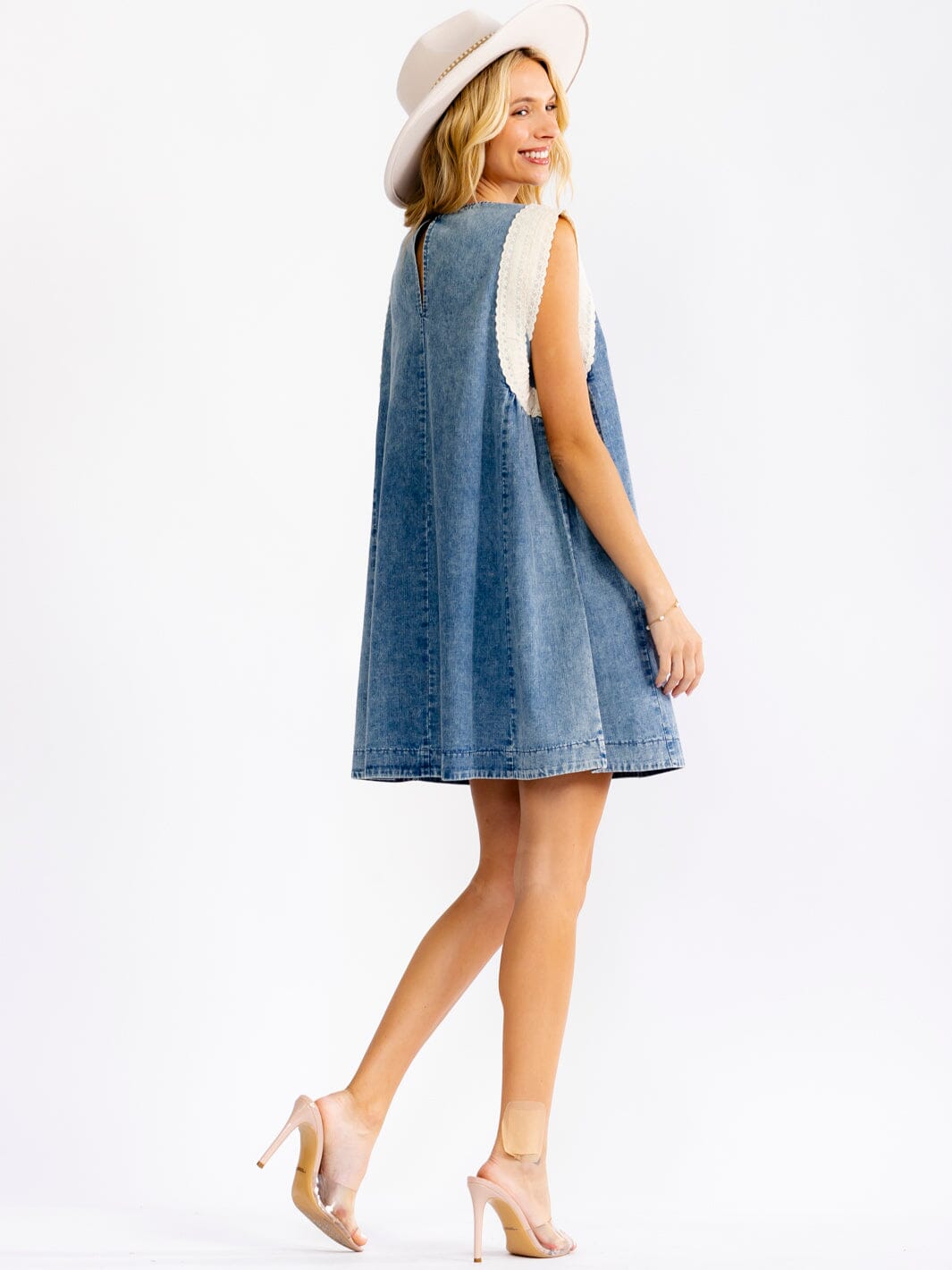 WOMEN'S SLEEVELESS LACE DETAILED DENIM LOOSE FIT MINI DRESS