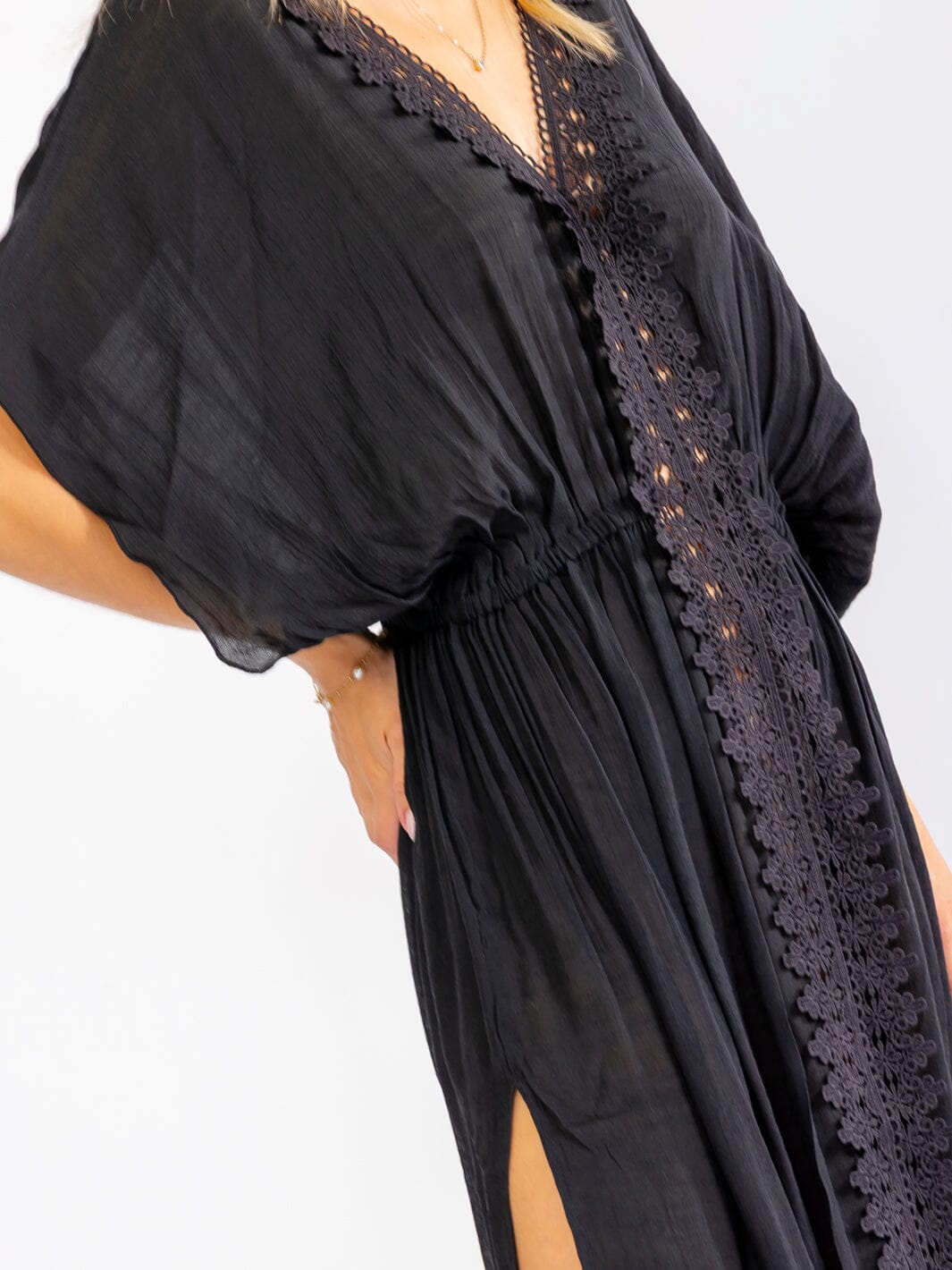 WOMEN'S SHORT SLEEVE V-NECK ELASTIC WAIST SIDE SLIT CROCHET TRIM MAXI DRESS