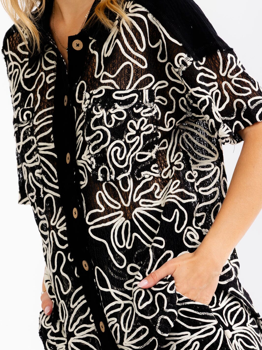 WOMEN'S SHORT SLEEVE BLOUSE & ELASTIC WAIST SHORTS CONTRAST CROCHET 2PC. SET