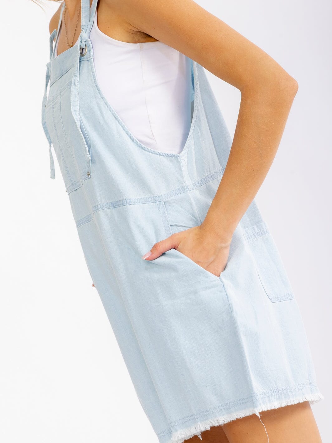 WOMEN'S SLEEVELESS POCKETS RAW EDGE DENIM OVERALL
