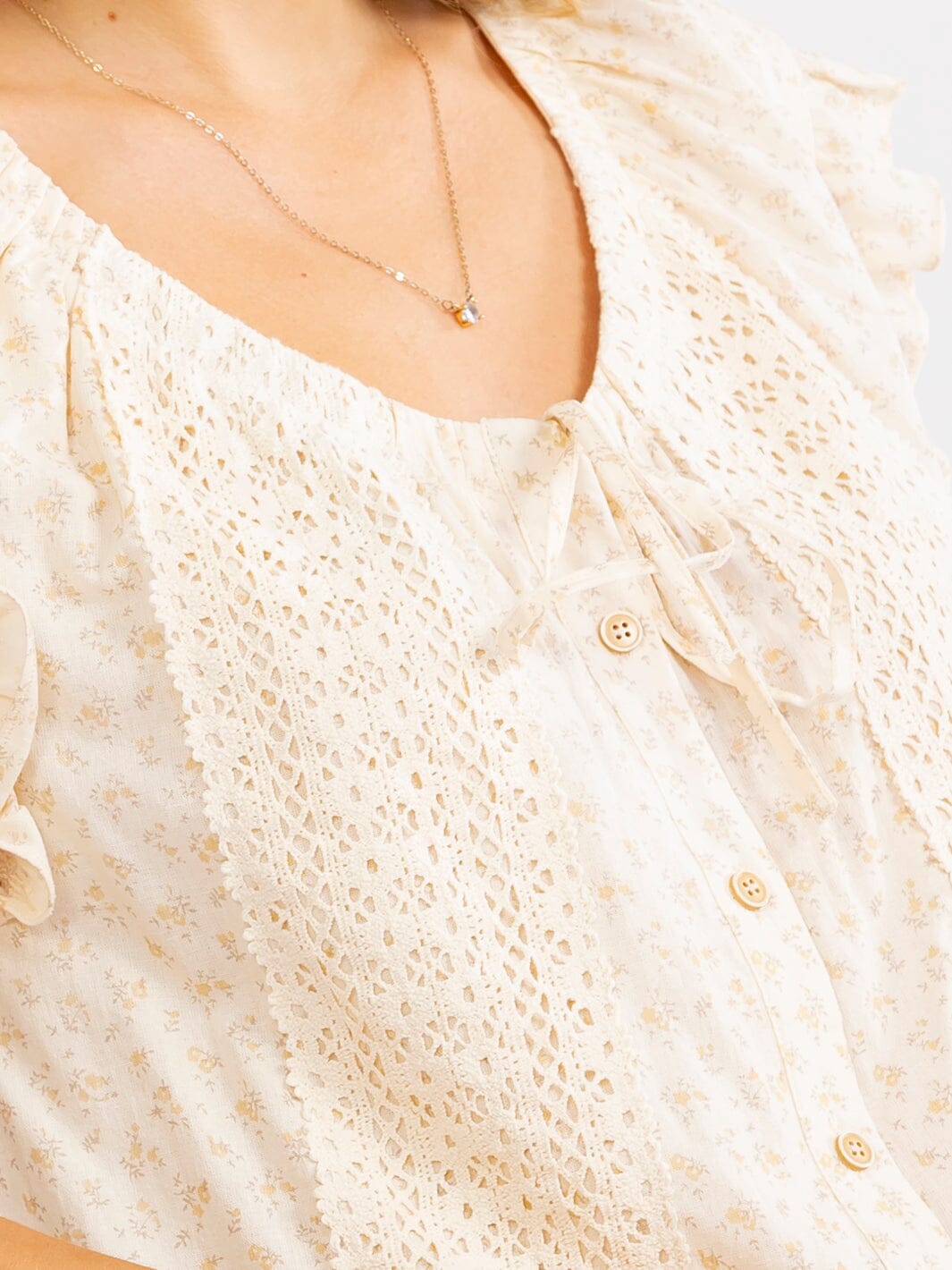 WOMEN'S SHORT SLEEVE V-NECK BUTTON UP CROCHET FLORAL BLOUSE