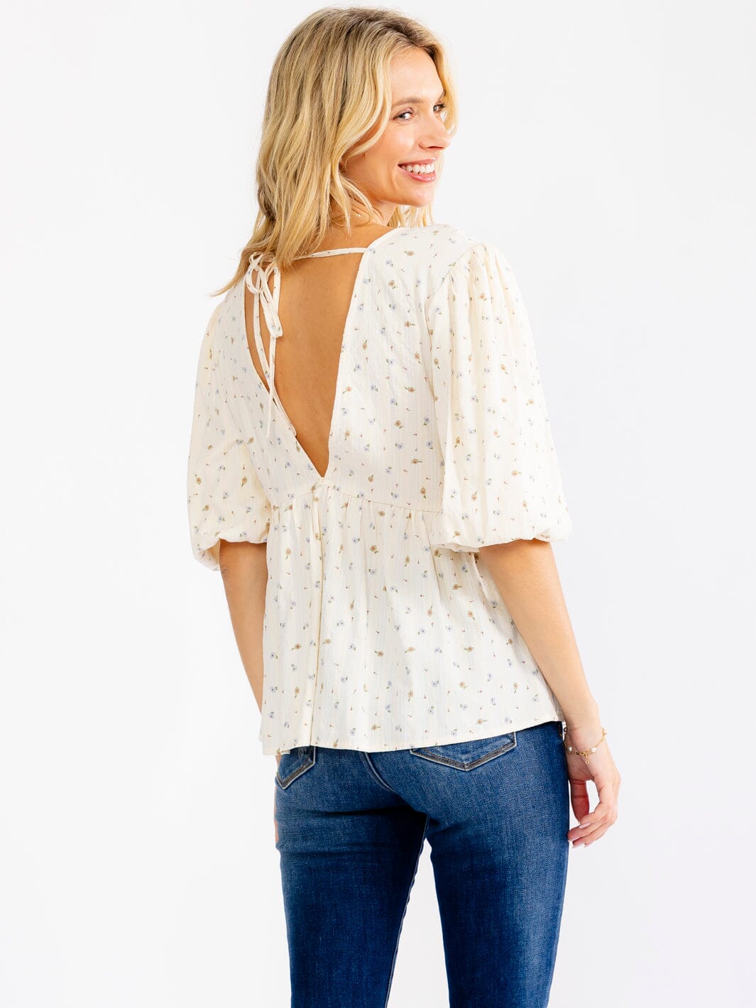 WOMEN'S SHORT PUFF SLEEVE V-NECK OPEN BACK FLORAL BLOUSE