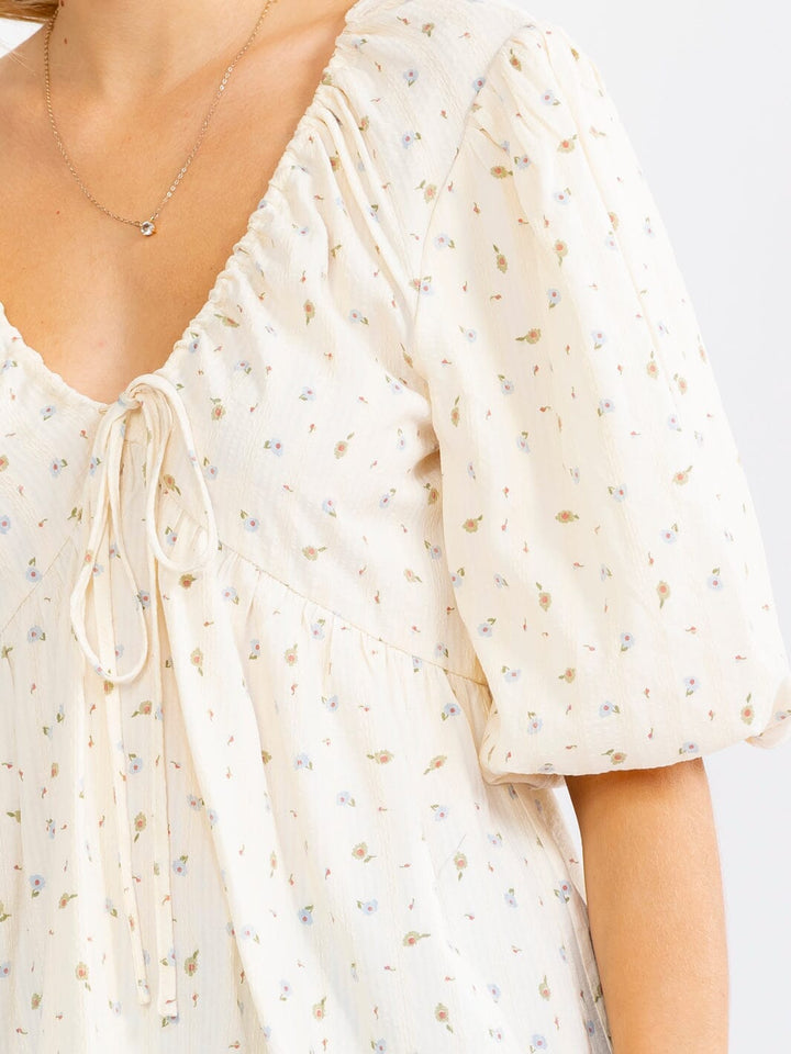WOMEN'S SHORT PUFF SLEEVE V-NECK OPEN BACK FLORAL BLOUSE