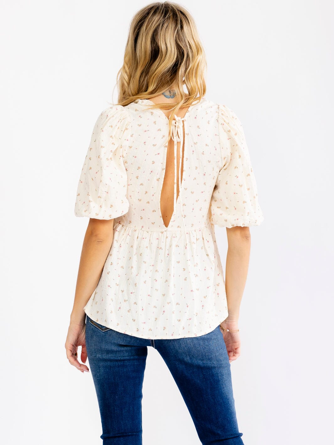 WOMEN'S SHORT PUFF SLEEVE V-NECK OPEN BACK FLORAL BLOUSE