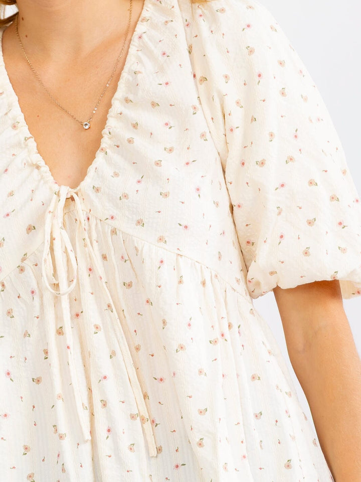 WOMEN'S SHORT PUFF SLEEVE V-NECK OPEN BACK FLORAL BLOUSE