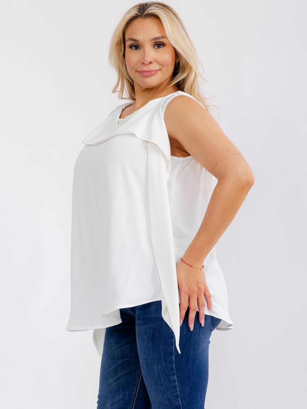 PLUS SIZE SLEEVELESS DETAILED BLOUSE