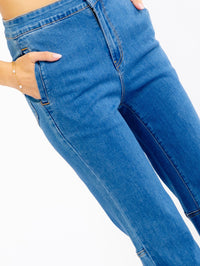 WOMEN'S BUTTON CLOSURE POCKETS BELL LEG STRETCH DENIM PANTS