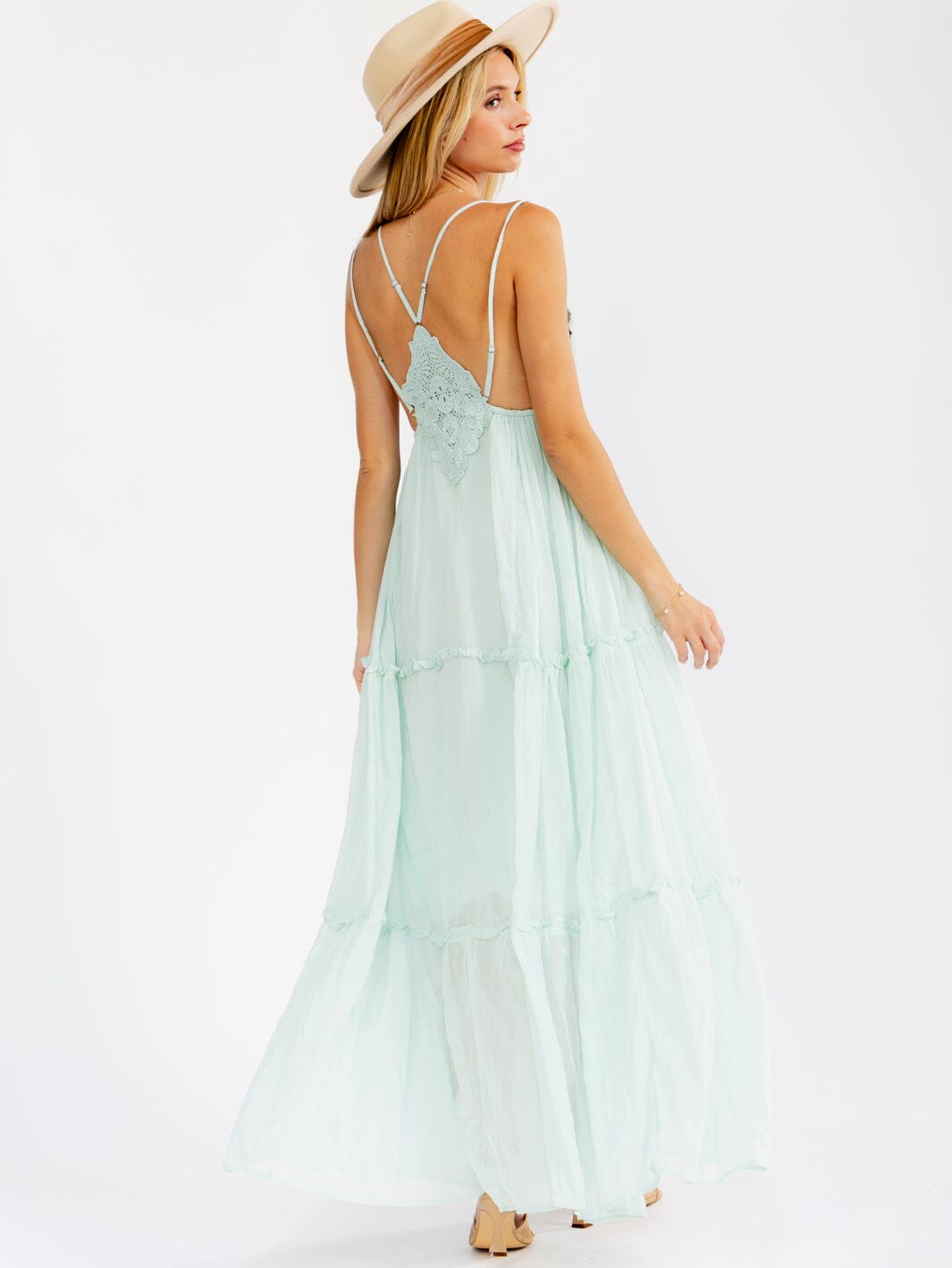 WOMEN'S SLEEVELESS SQUARE NECK OPEN BACK TIERED CROCHET MAXI DRESS