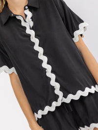 WOMEN'S SHORT SLEEVE BLOUSE & ELASTIC WAIST SHORTS COLORBLOCK TRIM DETAILED 2PC. SET