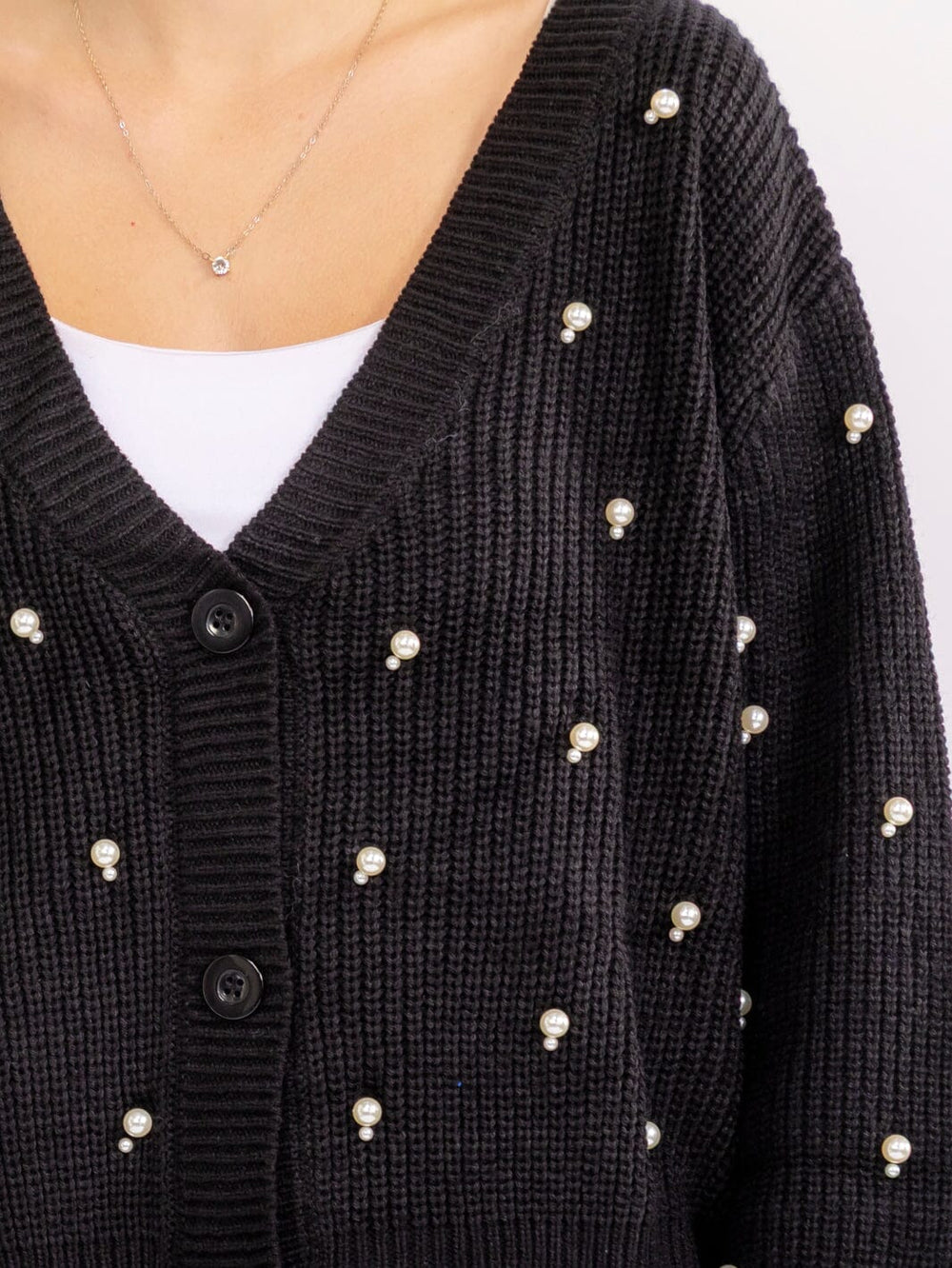 WOMEN'S LONG SLEEVE BUTTON CLOSURE PEARL DETAILED SWEATER